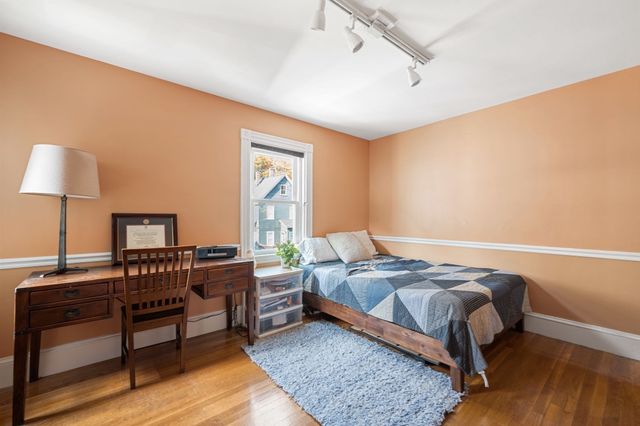 46 Sycamore St, Boston, MA 02131