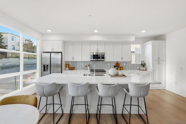 1001 32nd St 4, San Diego, CA 92102