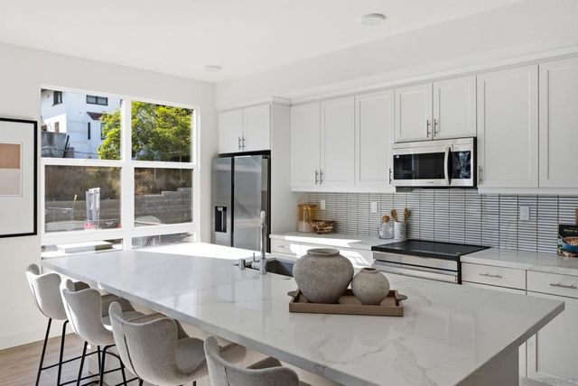 1001 32nd St 4, San Diego, CA 92102
