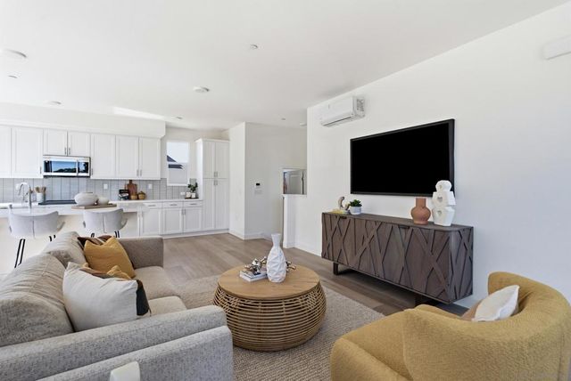 1001 32nd St 4, San Diego, CA 92102