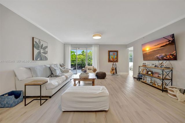 7588 SW 102nd St 203, Pinecrest, FL 33156