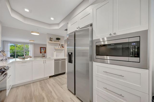 7588 SW 102nd St 203, Pinecrest, FL 33156