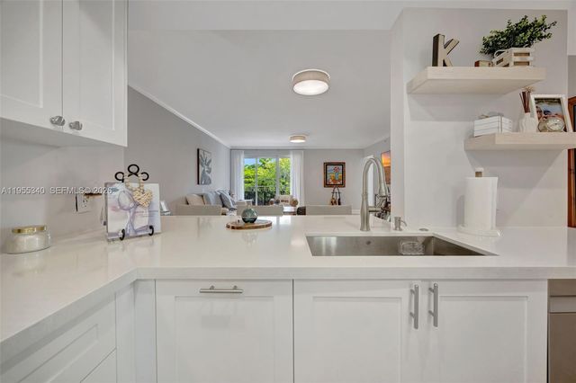 7588 SW 102nd St 203, Pinecrest, FL 33156