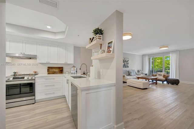 7588 SW 102nd St 203, Pinecrest, FL 33156