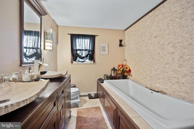 186 FORD AVE, West Deptford, NJ 08096
