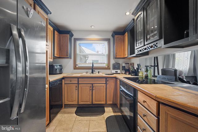186 FORD AVE, West Deptford, NJ 08096
