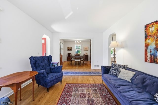156 N Hillside Ave, Chatham Boro, NJ 07928