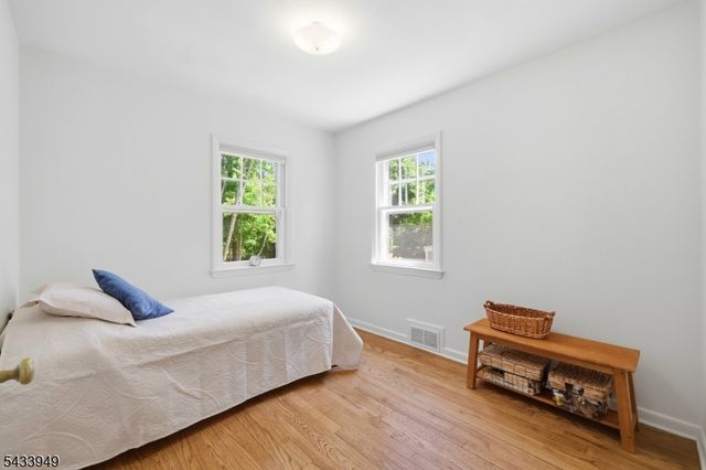 156 N Hillside Ave, Chatham Boro, NJ 07928