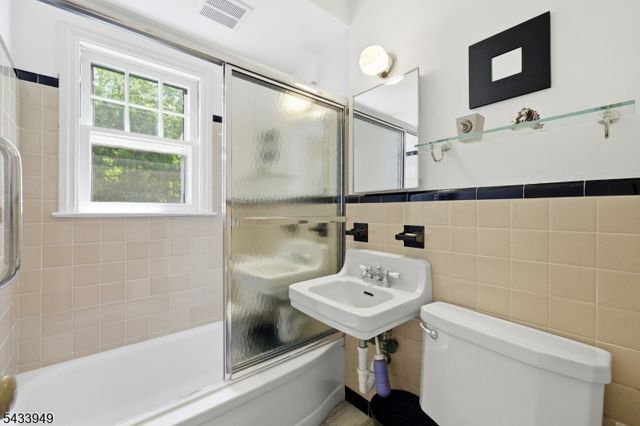 156 N Hillside Ave, Chatham Boro, NJ 07928