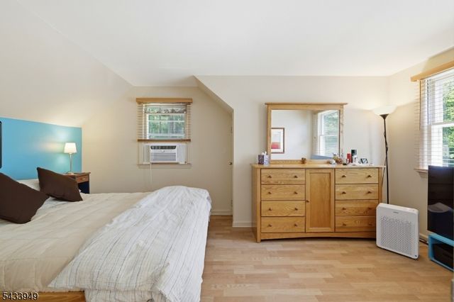 156 N Hillside Ave, Chatham Boro, NJ 07928
