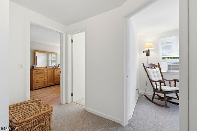 156 N Hillside Ave, Chatham Boro, NJ 07928