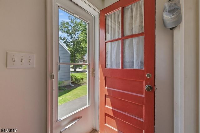 156 N Hillside Ave, Chatham Boro, NJ 07928