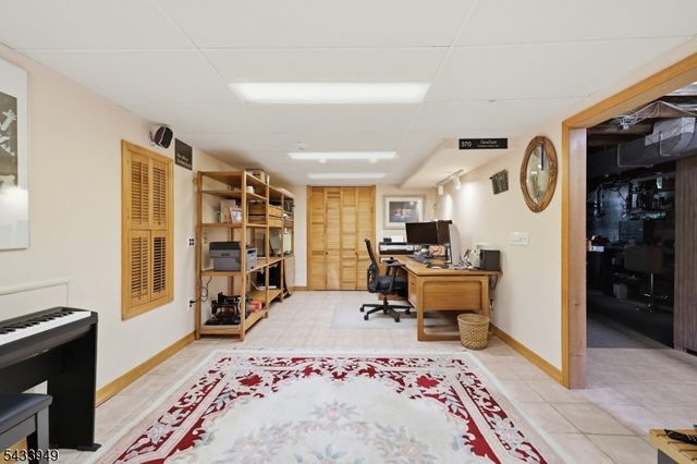 156 N Hillside Ave, Chatham Boro, NJ 07928