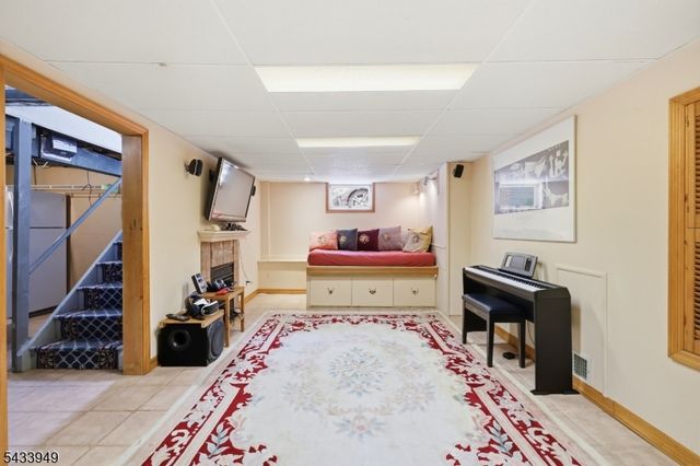 156 N Hillside Ave, Chatham Boro, NJ 07928