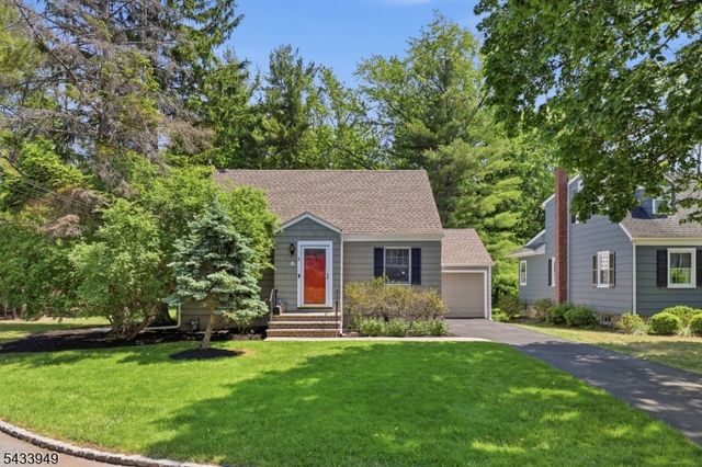 156 N Hillside Ave, Chatham Boro, NJ 07928