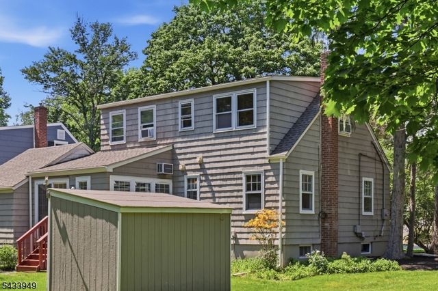 156 N Hillside Ave, Chatham Boro, NJ 07928
