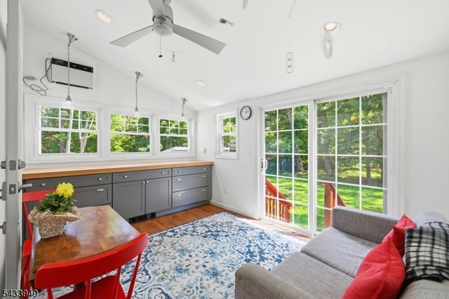 156 N Hillside Ave, Chatham Boro, NJ 07928
