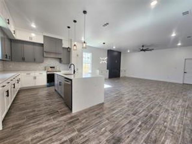 2121 S Edgewood Terrace, Fort Worth, TX 76105