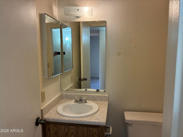 7215 W VOGEL Avenue, Peoria, AZ 85345