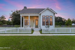 435 Bills Avenue, Ocean Springs, MS 39564
