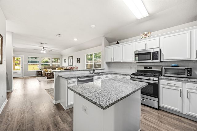 906 Horizon Ridge Circle, Little Elm, TX 75068