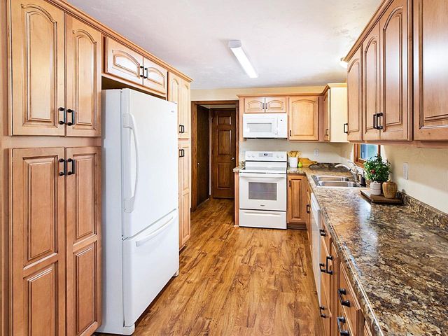 3638 GLENHAVEN LANE, Green Bay, WI 54301