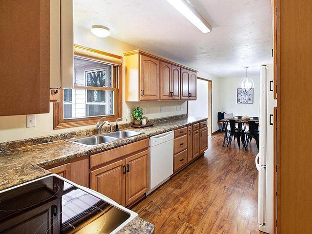 3638 GLENHAVEN LANE, Green Bay, WI 54301