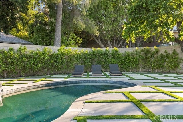 19538 Redwing, Tarzana (los Angeles), CA 91356