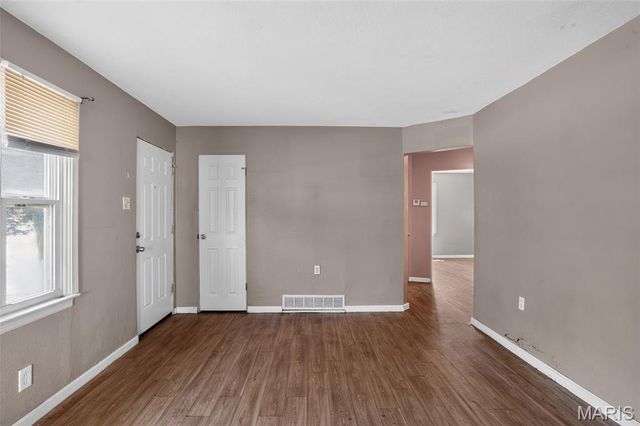 9851 Vickie Place, St Louis, MO 63136