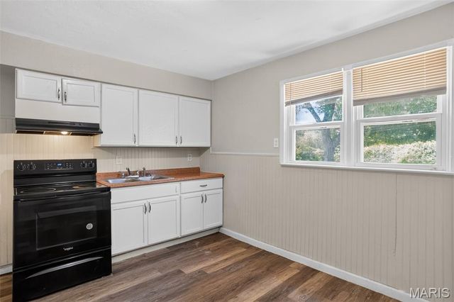9851 Vickie Place, St Louis, MO 63136