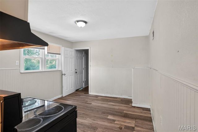 9851 Vickie Place, St Louis, MO 63136