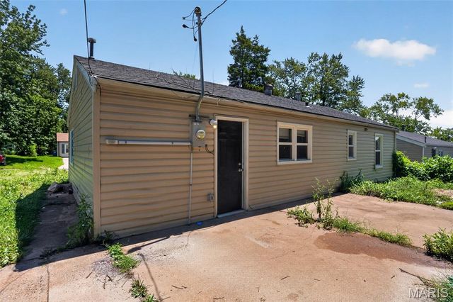 9851 Vickie Place, St Louis, MO 63136