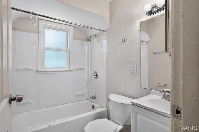 9851 Vickie Place, St Louis, MO 63136