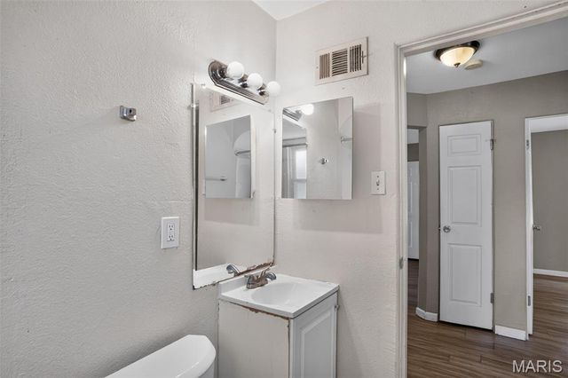 9851 Vickie Place, St Louis, MO 63136