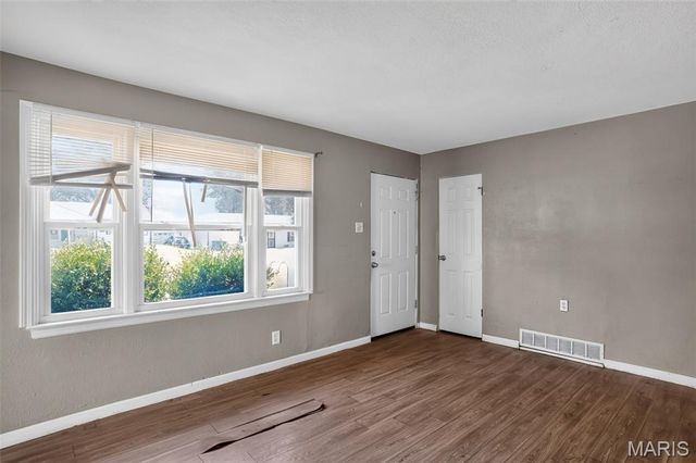 9851 Vickie Place, St Louis, MO 63136