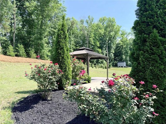 7154 Smokerise Lane, Kernersville, NC 27285