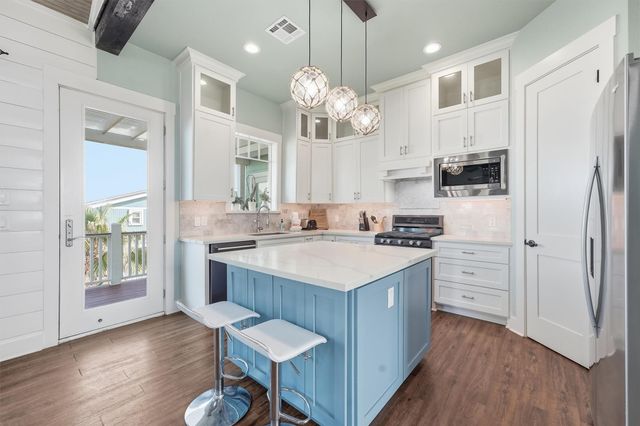 21233 Gulf Drive, Galveston, TX 77554