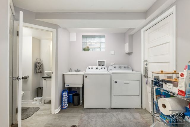 5915 W Roscoe Street, Chicago, IL 60634
