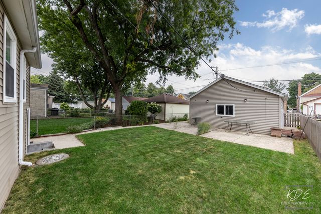 5915 W Roscoe Street, Chicago, IL 60634