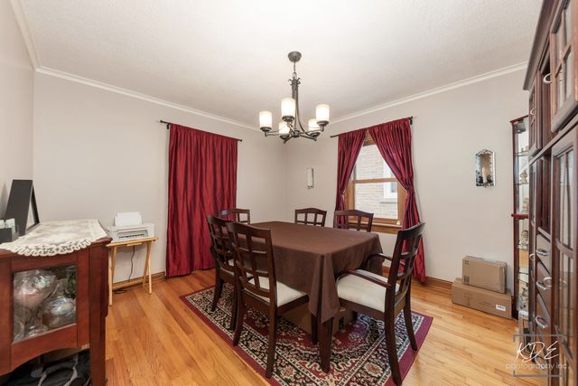 5915 W Roscoe Street, Chicago, IL 60634