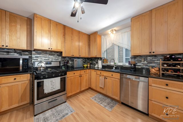 5915 W Roscoe Street, Chicago, IL 60634