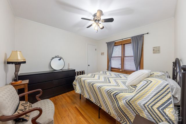 5915 W Roscoe Street, Chicago, IL 60634