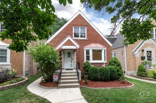 5915 W Roscoe Street, Chicago, IL 60634