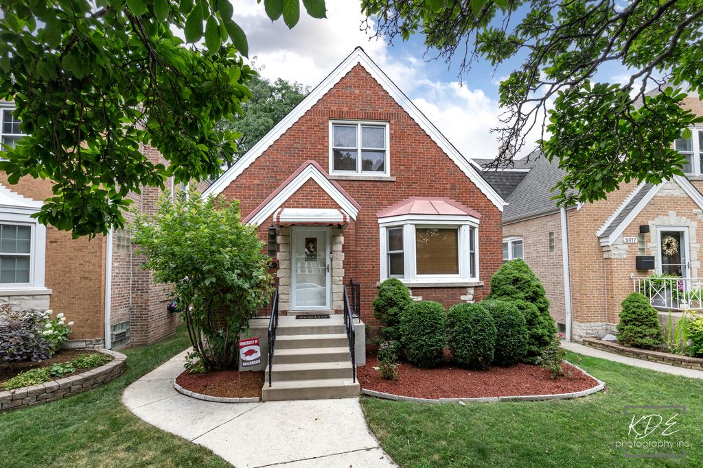 5915 W Roscoe Street, Chicago, IL 60634
