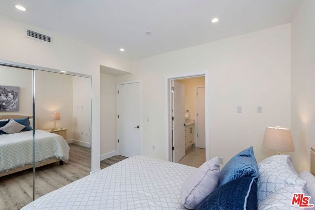 1237 S Holt Avenue 501, Los Angeles, CA 90035
