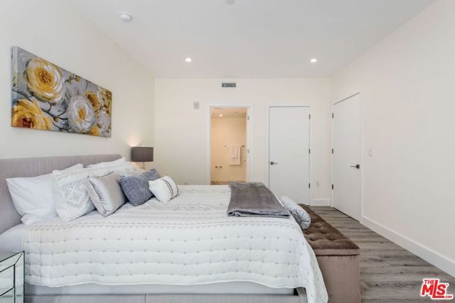 1237 S Holt Avenue 501, Los Angeles, CA 90035