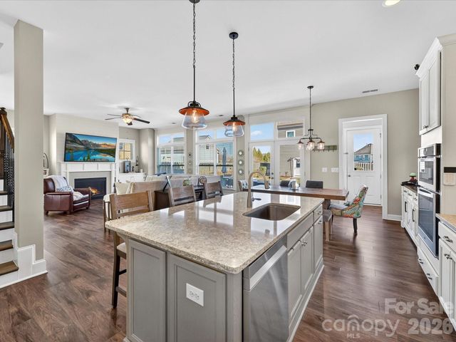 11915 Stirling Field Drive, Pineville, NC 28134