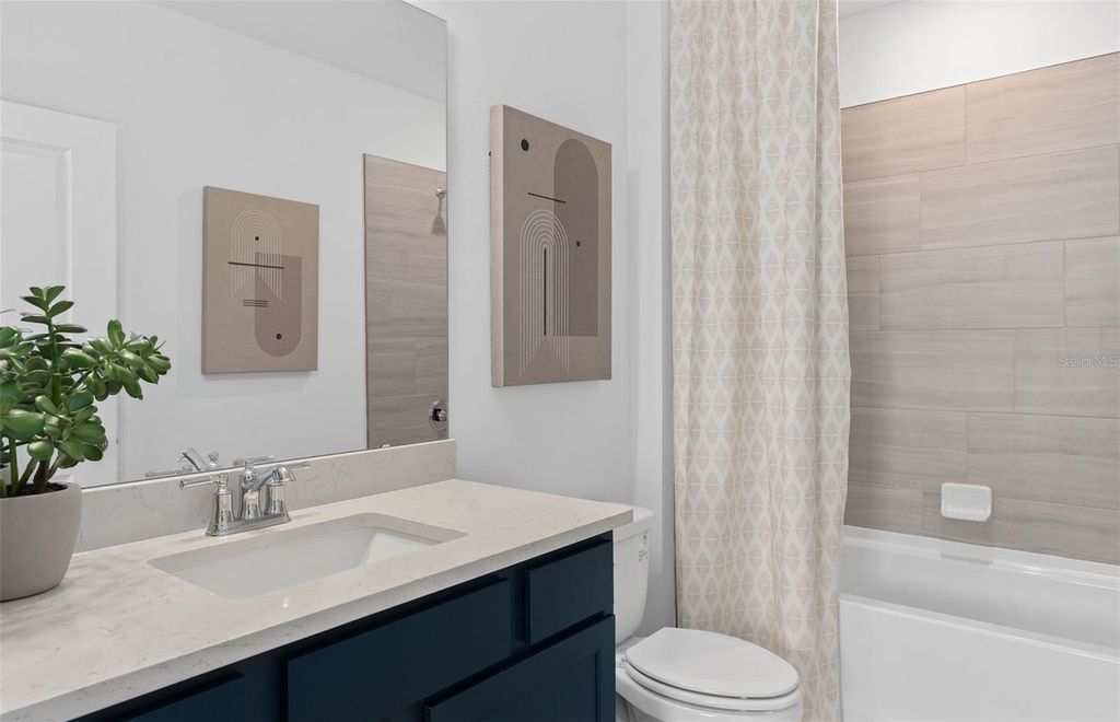 Image 7 of property listing at 10711 LEAFY LAUREL STREET, Orlando, FL 32829