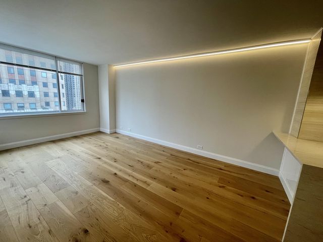 350 W 50th St Apt 27A, New York City, NY 10019