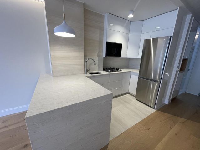 350 W 50th St Apt 27A, New York City, NY 10019